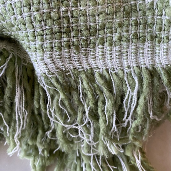 Moss green throw - Picture 3 of 3